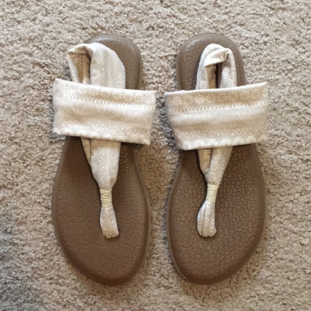 Sanuk yoga sling sandals size 8. Worn twice.